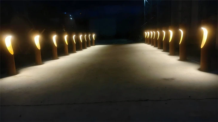 Corten Steel Crescent Garden Bollard Light suppliers