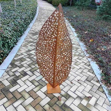 Hage metall bladskulptur
